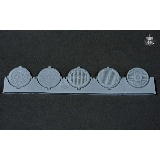 Balaton Modell BM35122 1/35 Manhole Covers 1961+ - Scenics & Diorama