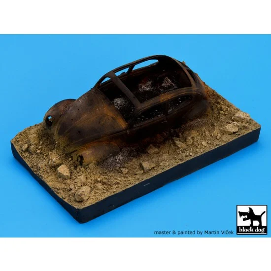 Black Dog D35002 1/35 Destroyed German Car (Africa) Diorama Base - Scenics & Diorama