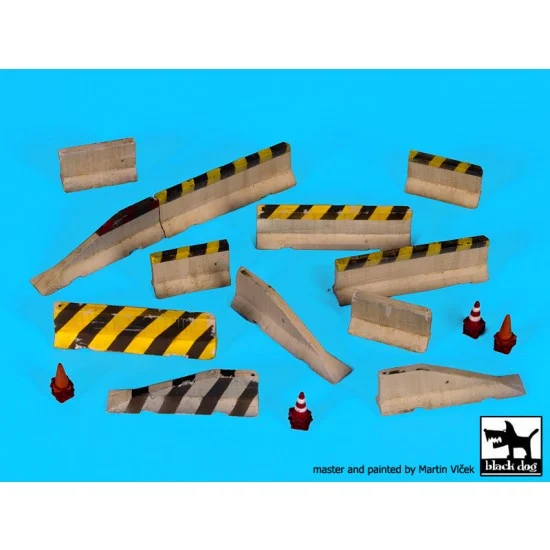 Black Dog D72026 1/72 Roadblocks (Concrete Barriers & Traffic Cones) - Scenics & Diorama