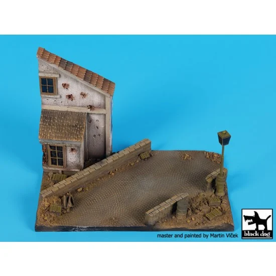 Black Dog D72039 1/72 Street with House and Lamp Diorama Base (Base Size: 150mm x 90mm) - Scenics & Diorama