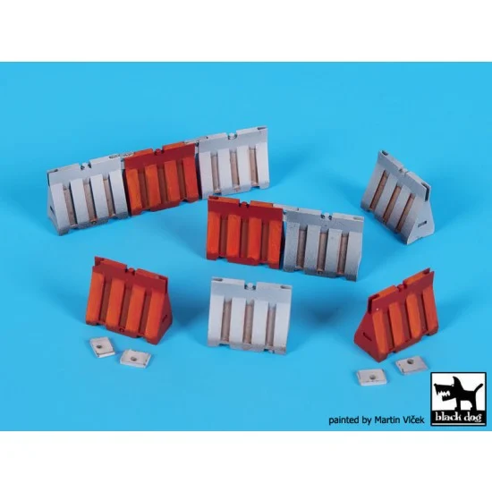 Black Dog D72040 1/72 Plastic Roadblocks - Scenics & Diorama