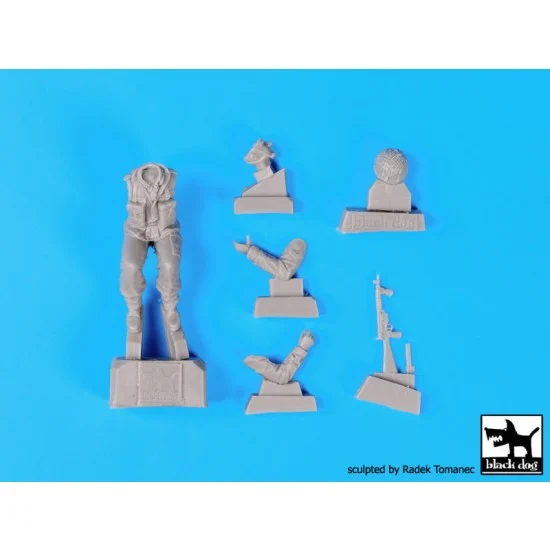 Black Dog F35098 1/35 British Paratrooper from Parachute Regiment (1 Figure) - Model Figures