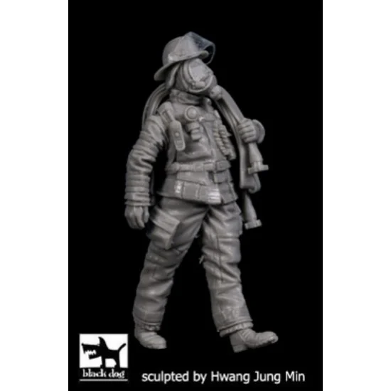 Black Dog F35149 1/35 Fireman No.3 (1 figure) - Model Figures