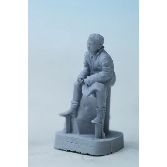 Bolddivision 35020 1/35 Boy Sitting - Model Figures