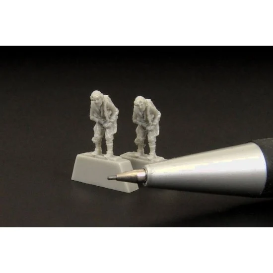 Brengun BRL144081 1/144 WWII German Pilot (2 figures) - Model Figures