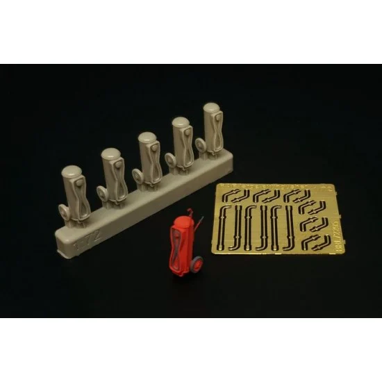 Brengun BRL72295 1/72 Modern British RAF Large Extingusher (5pcs) - Scenics & Diorama