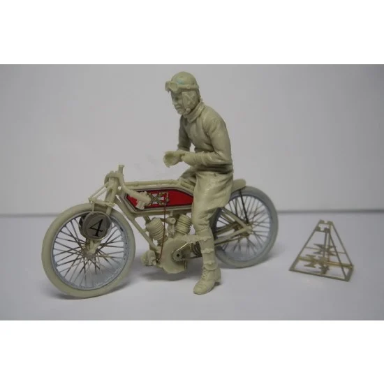 CIX Models M028 1/35 Excelsior Board Track Racer with Pilot - Military Vehicles & Tanks