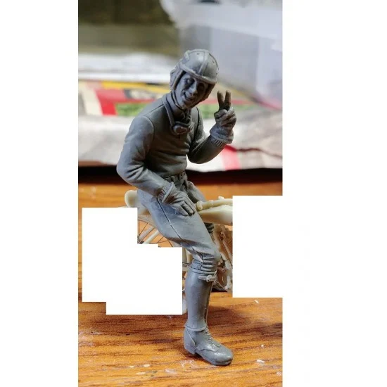 CIX Models M037 1/35 Pilot with Cap - Model Figures