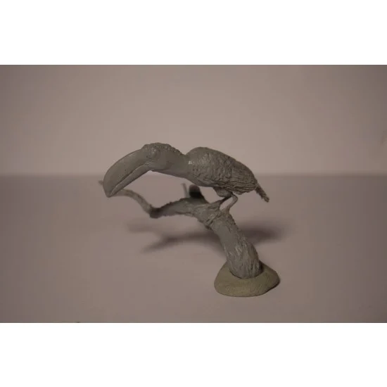 CIX Models M90003 1/20, 90mm Scale Toucan w/Stump - Scenics & Diorama