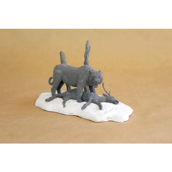 CIX Models M9008 90mm, 1/20 Siberian Tiger with Prey - Scenics & Diorama
