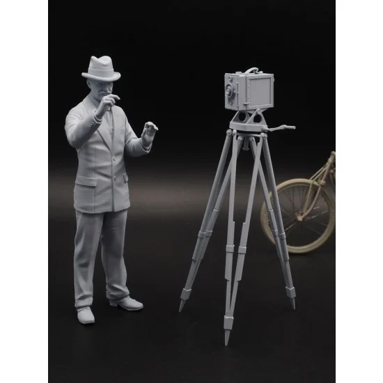 CIX Models MBIG12010 1/12 Cameraman - Model Figures