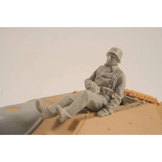 CMK F35260 1/35 WWII German Hetzer Sitting Infantryman - Model Figures