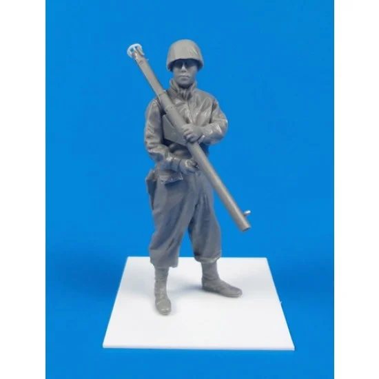 CMK F35284 1/35 WWII US Army Soldier with Bazooka M1A2 (Anzio 1944) - Model Figures
