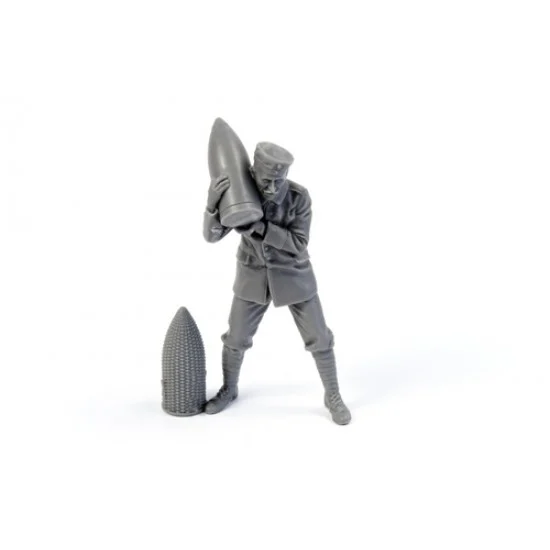 CMK F35342 1/35 WWI German Minenwerfer Crewmember Loading Shell - Model Figures