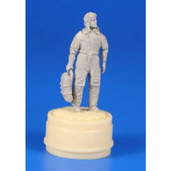 CMK F48297 1/48 Czechoslovak Pilot 1938 with a parachute - Model Figures