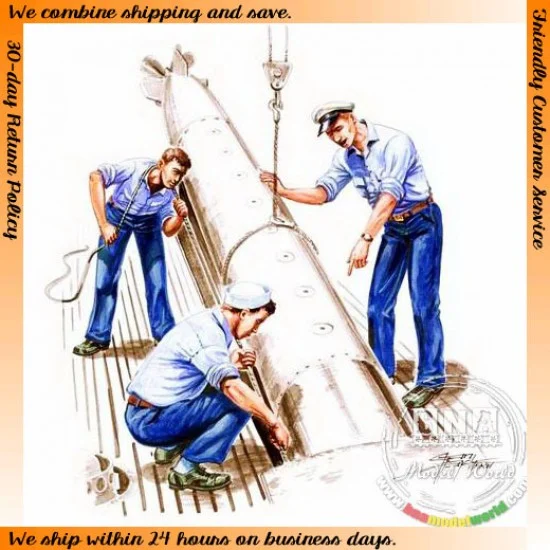 CMK F72179 1/72 USS Gato Class Crew (Armament Crew in Port) 3 Figures + Torpedo - Model Figures