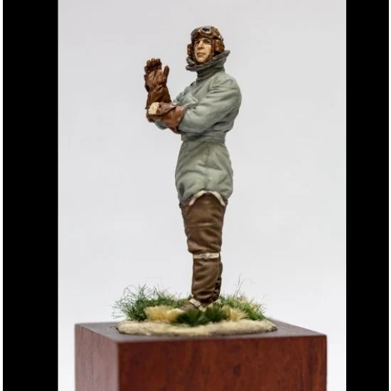 Copper State F32-002 1/32 RFC Pilot Standing Figure