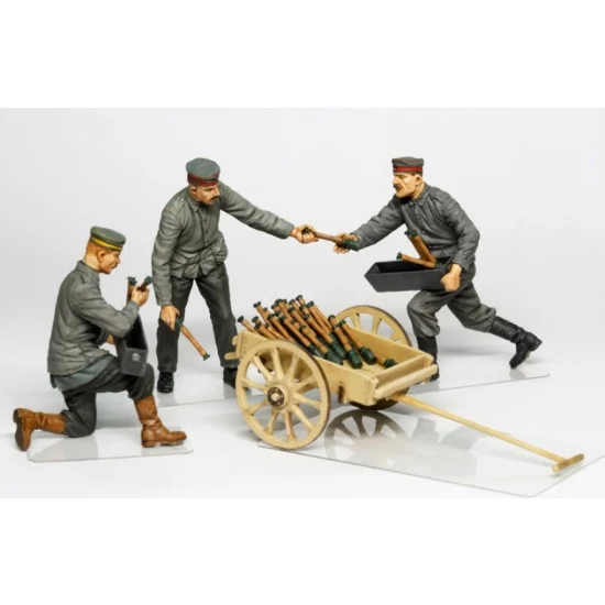 Copper State F32-006 1/32 German aerodrome personnel ordnance team with cart (3 figures)