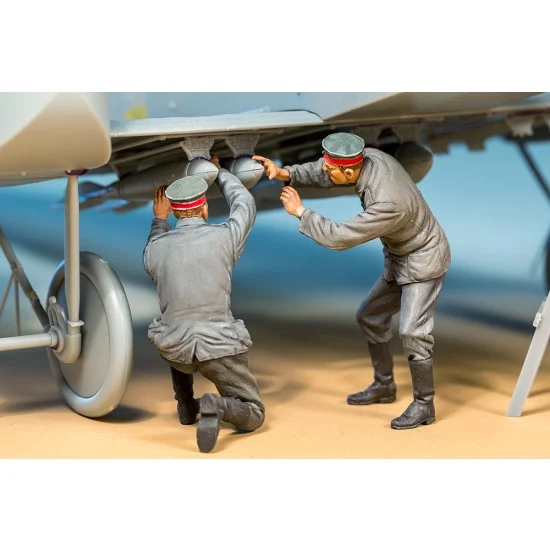 Copper State F32-013 1/32 German Bomber Ground Personnel N.1 (2 figures)