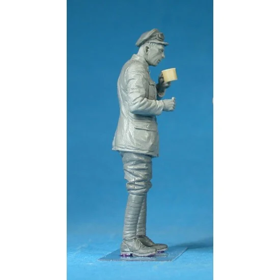 Copper State F35-002 1/35 British Armoured Car Division Serviceman On Tea Break