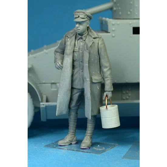 Copper State F35-007 1/35 British RNAS Armoured Car Division Crewman With Bucket
