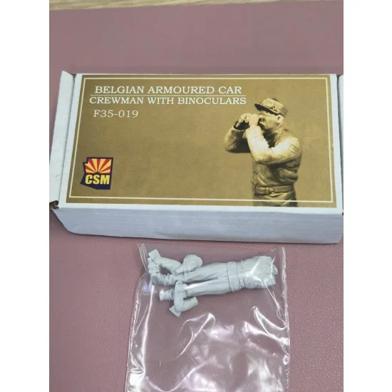 Copper State F35-019 1/35 Belgian Armoured Car Crewman With Binoculars
