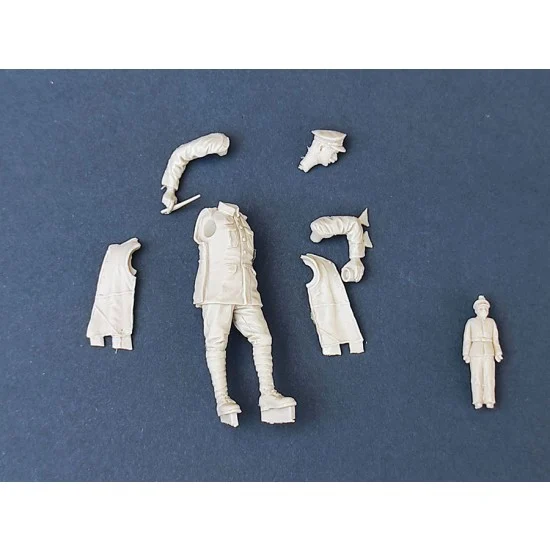 Copper State F35-027 1/35 Canadian Motor MG Brigade Petty Officer With A Brush