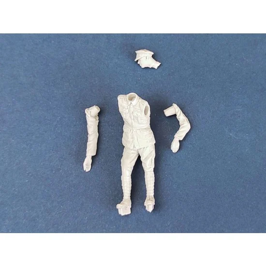 Copper State F35-028 1/35 Canadian Motor MG Brigade Leaning Crewman
