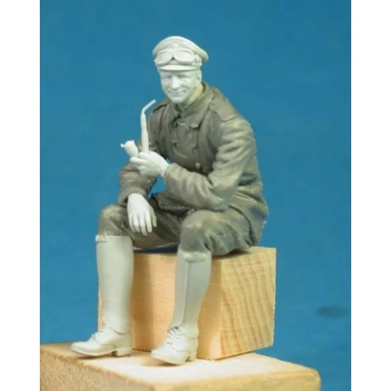 Copper State F35-043 1/35 German Armoured Car Driver