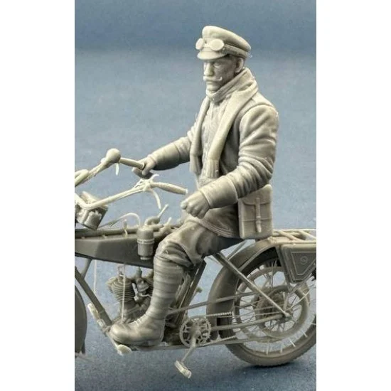 Copper State F35-056 1/35 German Dispatch Rider Standing With A Motorcycle