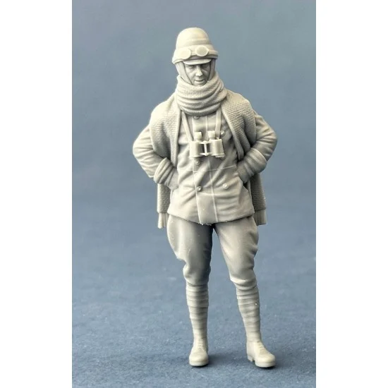 Copper State F48-008 1/48 Italian Airman In Roold Crash Helmet