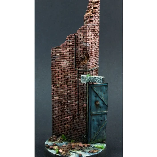 Custom Scales DZ-002 1/35 Corner in the Streets of Berlin 1946