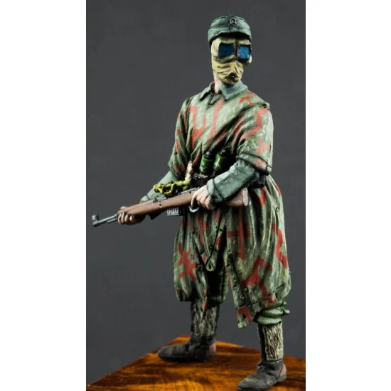 Custom Scales F-002 1/35 German Sniper, Street Fight 1946