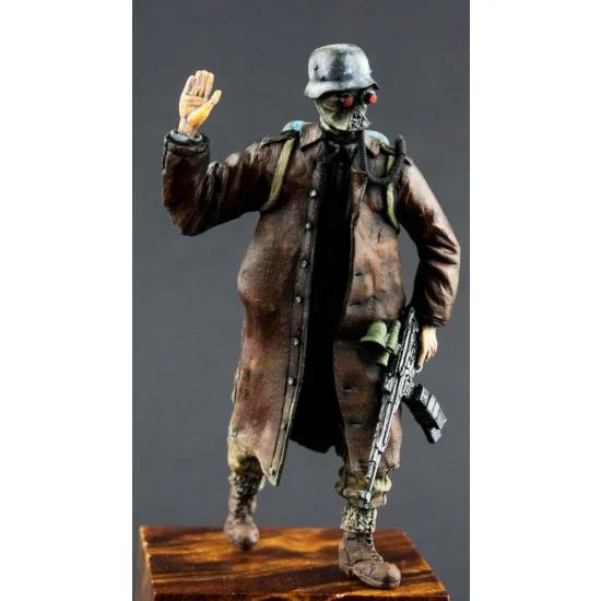 Custom Scales F-003 1/35 German Combat Scout, Street Fight 1946