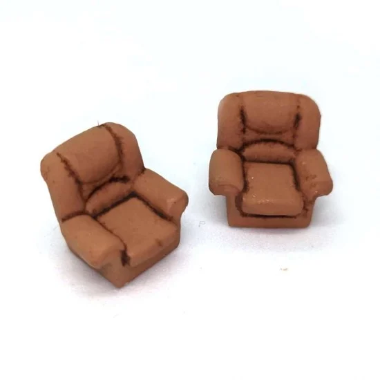 Drums and Crates 1333 1/72 Miniature Furniture Armchairs Type 2: Classic Leather Armchairs (2pcs) - Scenics & Diorama