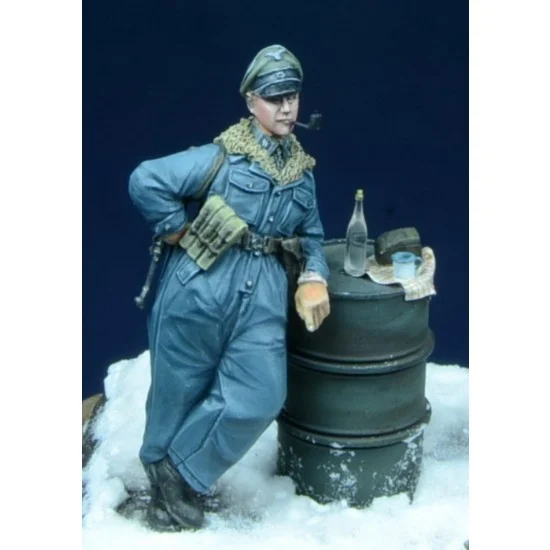 D-Day Miniature 35007 1/35 SS Officer Smoking Pipe, Hungary 1945 (1 figure)