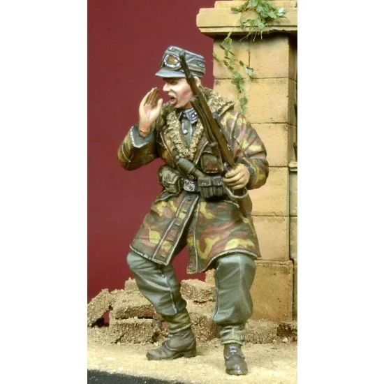 D-Day Miniature 35050 1/35 Screaming WSS Officer in Anorak 1944-1945 (1 Figure)
