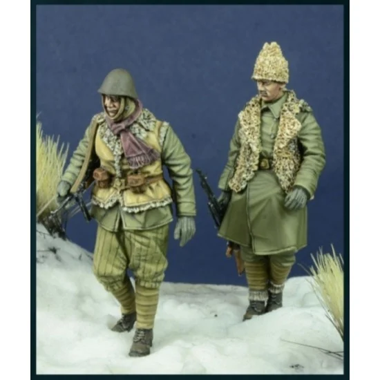 D-Day Miniature 35090 1/35 WWII Eastern Front Romanian Infantry Walking 1941-44 Winter (2 figures)