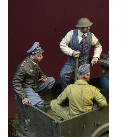 D-Day Miniature 35146 1/35 "Under Guard" Battle of Britain 1940 (3 figures)