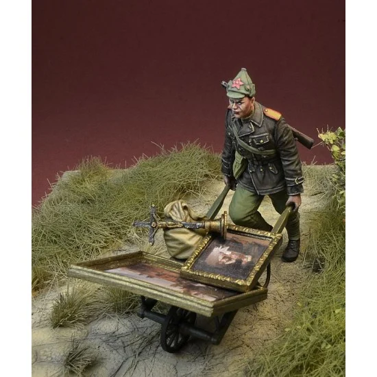 D-Day Miniature 35167 1/35 Soviet Trooper 4 "Art Connoisseur?" 1944-46