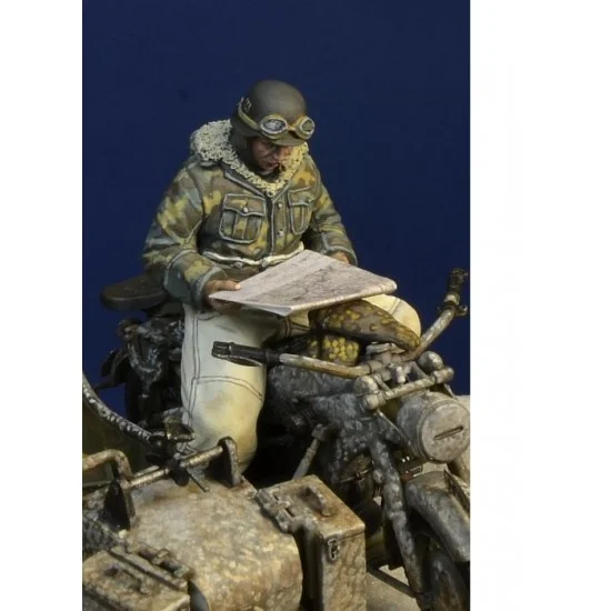 D-Day Miniature 35184 1/35 Waffen SS Motorcycle Driver, Hungary Winter 1945
