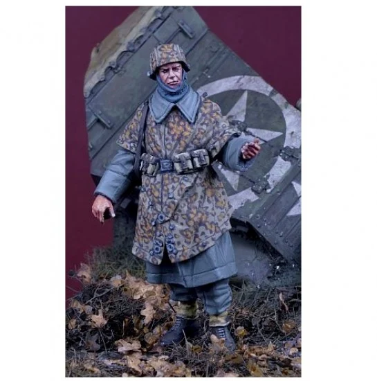 D-Day Miniature 35207 1/35 SS Soldier in Zeltbahn, Kampfgruppe Hansen