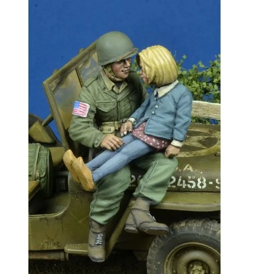 D-Day Miniature 35214 1/35 US Paratrooper with Small Girl 1944-45