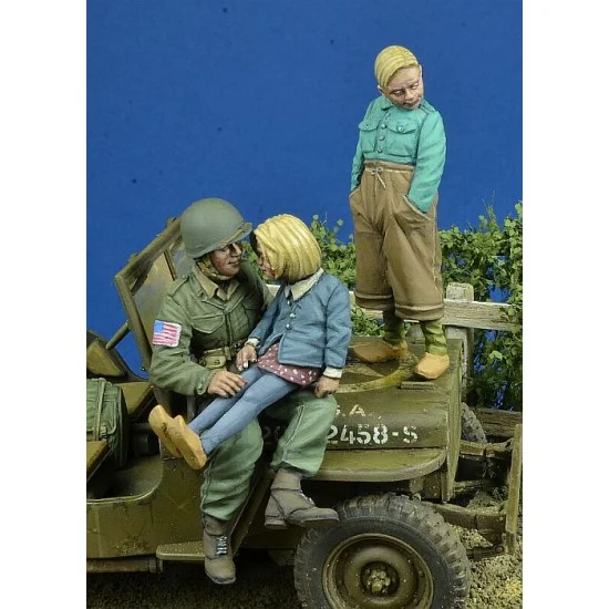 D-Day Miniature 35216 1/35 US Paratrooper with Kids 1944-45