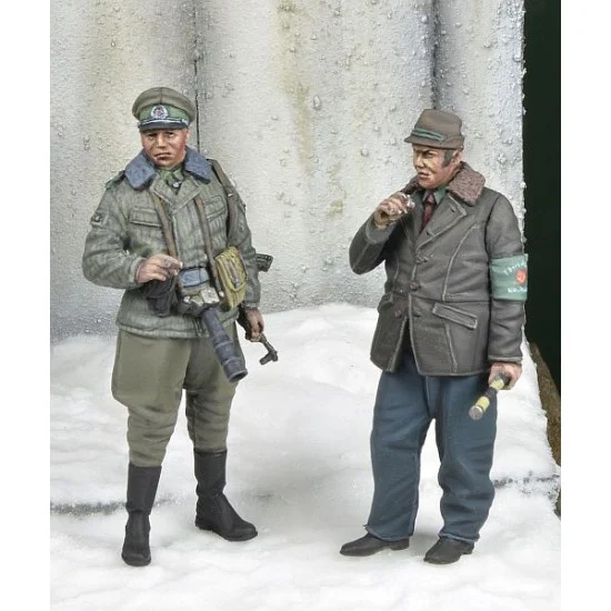 D-Day Miniature 35224 1/35 East Germ.Border Troops Officer & Civ. Volunteer
