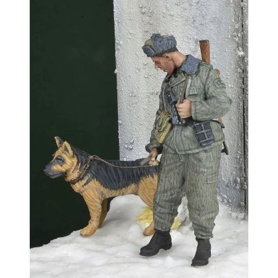 D-Day Miniature 35226 1/35 East German Border Trooper w/Dog Winter 1970-80's