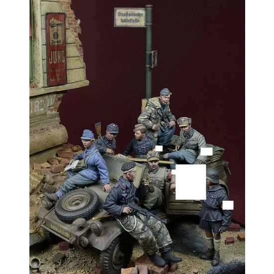 D-Day Miniature 35240 1/35 The Last Kubelwagen Berlin 1945 (8 figures Big Set)