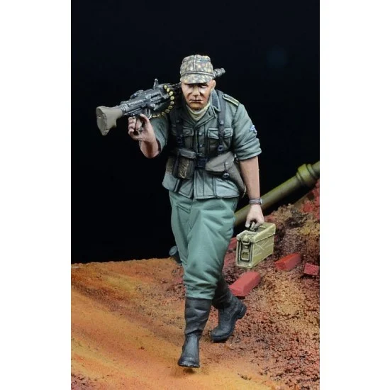 D-Day Miniature 35270 1/35 Waffen SS MG 34 Gunner Walking 1943-45
