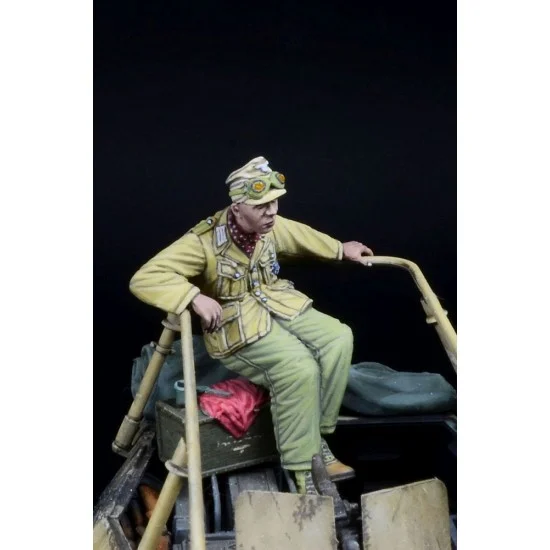 D-Day Miniature 35280 1/35 Afrikakorps Soldier for Sdkfz 250/3