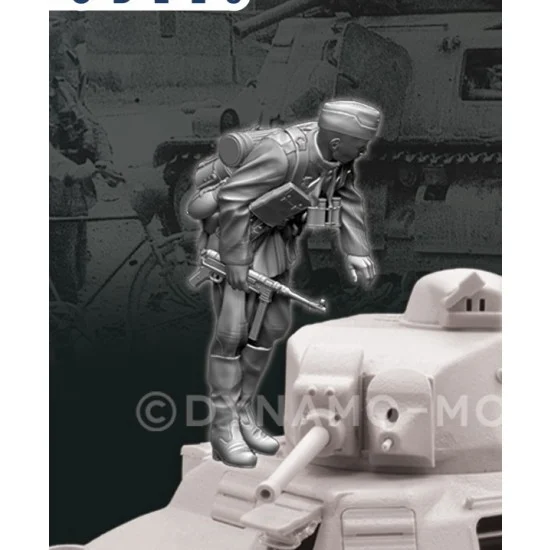 Dynamo 48044 1/48 40' German Infantry Inspecting a Tank Ver.2 - Model Figures